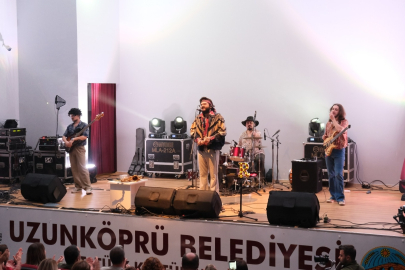 Uzunköprü’de Retrobüs Konseri ile Kurtuluş Bayramı Coşkusu