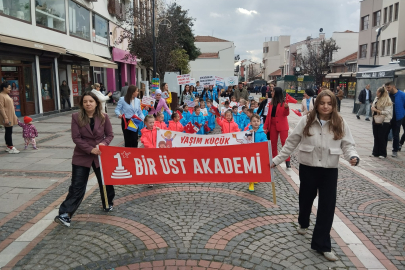 Çocuklar Hakları İçin Yürüdüler