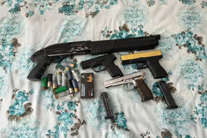 Edirne'de Evden Ruhsatsız Tabancalar ve Mühimmat Çıktı