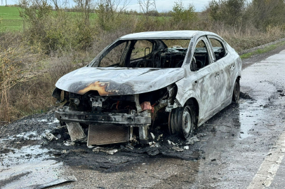 Edirne’de Alev Alan Otomobil Küle Döndü