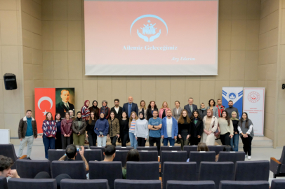 Kırklareli'ndeki Düzenlenen Konferansta Koruyucu Ailelerde Hak Ve Sorumluluklar Konuşuldu