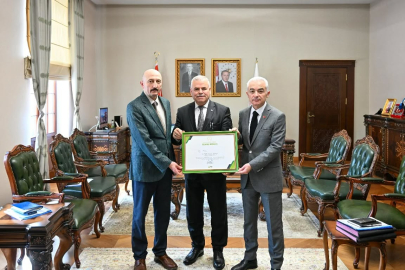 Mustafa Dalcalı İlkokulu’na Çevre Beratı Ödülü