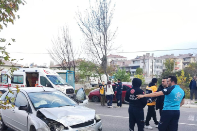 Pınarhisar'da Otomobiller Çarpıştı: 3 Kişi Hafif Yaralandı