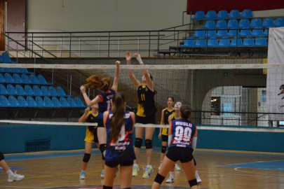 Voleybolda Bahçeşehir Koleji 2-0 Kazandı