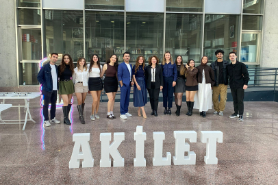 Eczacı Ruşa Sarışın Anlattı: “Güzellik Sektöründe Eczacının Rolü”