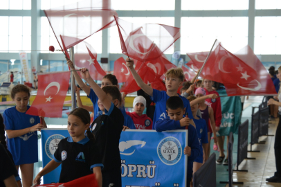 Kurtuluş Yüzme Kupası’nda Açılış Seremonisi