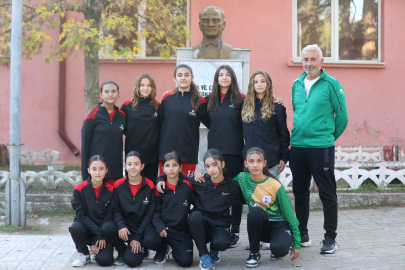 Tolga Öğretmen Köylerden Gelen Kız Öğrencilere Okulu Futsalla Sevdirdi