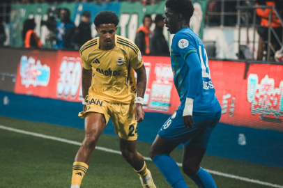 Trendyol Süper Lig: Çaykur Rizespor: 2 - Fenerbahçe: 0 (İlk Yarı)