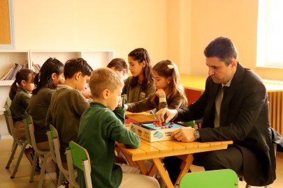 Doğuş Öğretmen, Öğrencilerini Akıl ve Zeka Oyunlarıyla Ekrandan Uzak Tutuyor