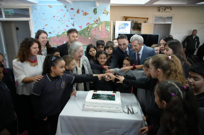 Huzurevinde Öğrencilerden Emekli Öğretmenlere Gönülleri Isıtan Sürpriz