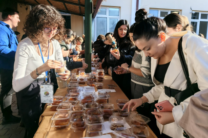 Öğretmenler Günü’ne Tatlı Kutlama