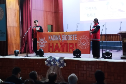 Törendeki O Pankart Büyük Alkış Aldı