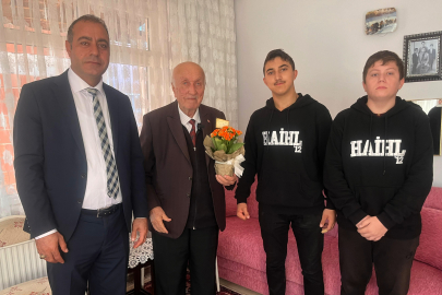 Hayrabolu'da Öğrencilerin Ziyareti Emekli Öğretmeni Duygulandırdı