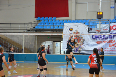 Mehmet Ruşen Erkurt Ortaokulu, Tayakadın’ı 2-1 Yendi