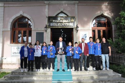Pınarhisar’ın Türkiye Şampiyonu Floor Curling Takımından Belediye Ziyareti