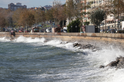 Tekirdağ'da Lodos 2 Gündür Deniz Ulaşımını Aksatıyor