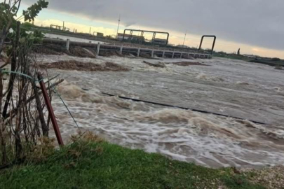 Ayvacık'ta Aşırı Yağış Nedeniyle Tuzla Çayı Taştı, Tarım Arazileri Sular Altında Kaldı