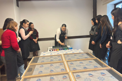 Edirne Kent Müzesi’nde Yetişkinlere Özel Ebru Atölyesi