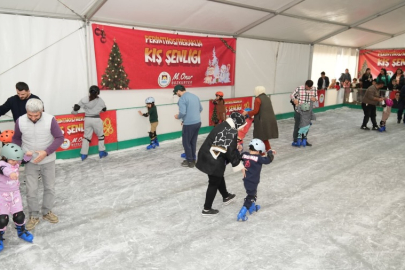 Marmaraereğlisi’nde Ücretsiz Buz Pisti Eğlencesi Yoğun İlgi Görüyor