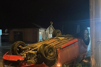 Lüleburgaz'da Takla Atan Otomobildeki 2 Kişi Yaralı Olarak Kurtuldu