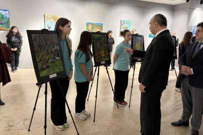 Tekirdağ'da İlkokul Öğrencilerinin Resim Sergisi Açıldı