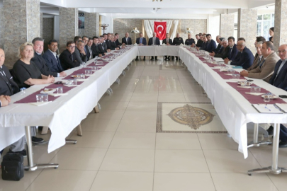 Çanakkale Valisi Toraman, Gelibolu'da Muhtarlarla Buluştu