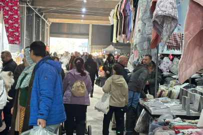 Çarşamba Pazarı Esnafı Yoğunluktan Memnun
