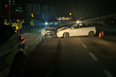 Kırmızı Işık İhlali Kazaya Neden Oldu: 2 Yaralı