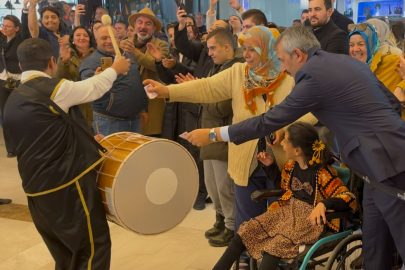 Vali Sezer’den Özel Eğitim Öğrencisi Davulcuya Bahşiş