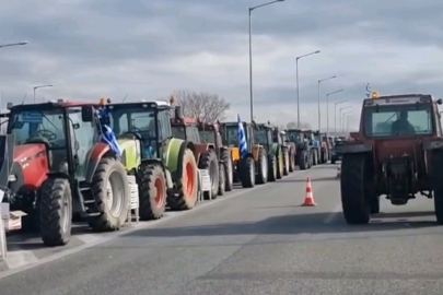 Yunan Çiftçilerin Traktörleriyle Eylemleri Devam Ediyor