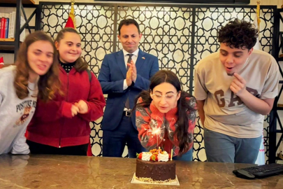 Gelibolu Milli Eğitim Müdürlüğünde Özel Gereksinimli Stajyerler İçin Pasta Kesildi