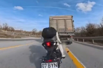 Kırklareli'nde Tıra Çarpan Motosikletli Yaralandı