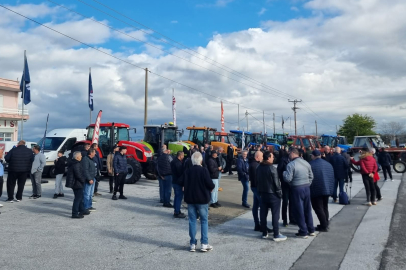 Yunanistan'da Çiftçiler Yol Kapattı, Polisle Gerilim Arttı