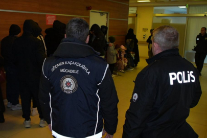 Kaza Yapan Araçta 20 Göçmen Yakalandı