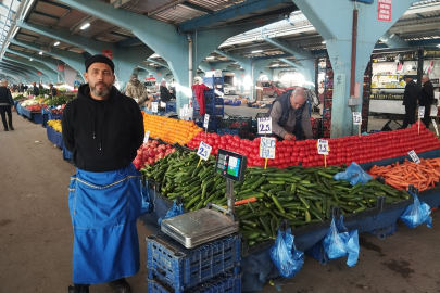 “Pazar Kalabalık Ama Alan Yok”