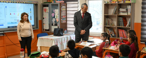 Vali Yunus Sezer’den Cumhuriyet İlk ve Ortaokuluna Ziyaret