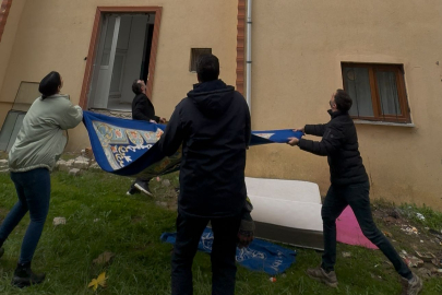 Mahsur Kalan Kedi İçin Seferber Oldular