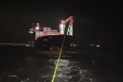 Çanakkale Boğazı'nda Arızalanan Gemi Kurtarıldı