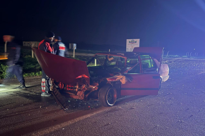 Çanakkale'de Otomobilin Motosiklete Çarpması Sonucu 3 Kişi Yaralandı