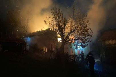 Kırklareli'nde Çıkan Yangında İki Katlı Ev Kullanılamaz Hale Geldi