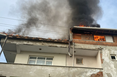 Çatı Katı Alev Topuna Döndü