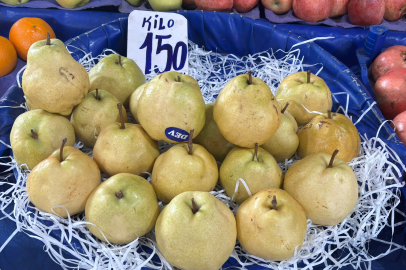 Edirne’deki Pazarda Armut Cep Yakıyor