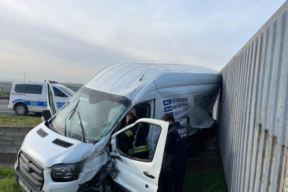 Polis Üniformasını Çıkarıp Yaralının Üzerini Örttü
