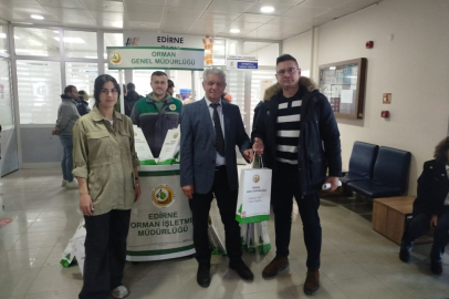 Edirne Tapu Müdürlüğünde İşlem Yaptıranlara Fidan Hediye Edildi