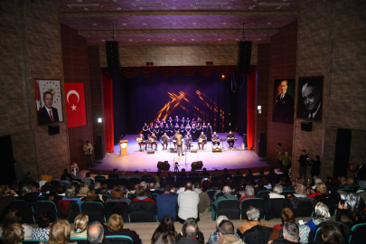 Vali Soytürk, Nazende Türk Müziği Topluluğu’nun konserine katıldı