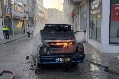 Babaeski'de Otomobil Cayır Cayır Yandı