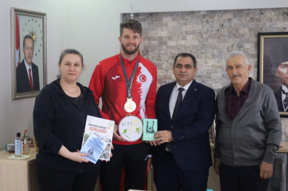 Deaflympics Şampiyonu Yasin Süzen, Kaymakam Balaban’ı Ziyaret Etti