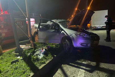 Edirne'de Direğe Çarpan Otomobilin Sürücüsü Öldü