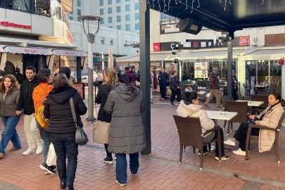 Güzel Havayı Fırsat Bilip AVM’ye Koştular