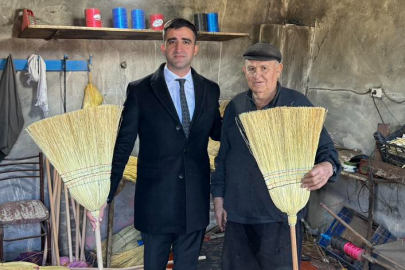 İpsala’da 30 Yıllık Süpürge Ustalığı Yapıyor